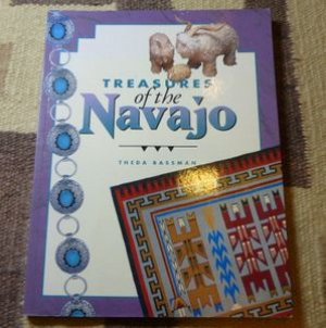 画像1: ギフトアイテム20〜　洋書　「TREASURES of the Navajo」　1997年発行ペーパーブック