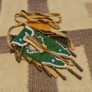 画像1: ブラックフットorシャイアン?　ビーズワーク　バッファローボーン付　ポーチネックレス