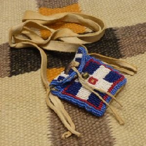 画像1: ブラックフットorシャイアン?　ビーズワーク　コヨーテクロー付　ミニポーチネックレス