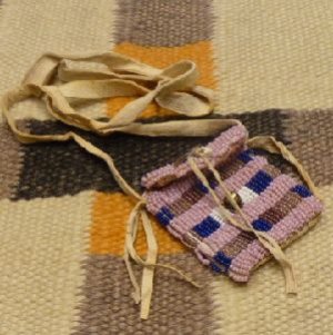 画像1: ブラックフットorシャイアン?　ビーズワーク　コヨーテクロー付　ミニポーチネックレス