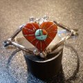 ズニ　Ola・Eriacho　コーラルインレイ　サンフェイス×ハート型　バングル約14・5〜15・5cm用