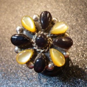 画像1: ズニ　Thompson・Allapowa　クラスター　イエローシェル&ブラックジェット　リング17・5号