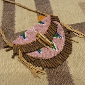 画像1: ブラックフットorシャイアン?　ビーズワーク　バッファローボーン付　ポーチネックレス