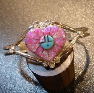 画像1: ズニ　Ola・Eriacho　ピンクオパールインレイ　サンフェイス×ハート型　バングル約14・5〜15・5cm用