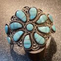 ズニ　Susie・Lowsayatee　インレイ　ターコイズ　フラワー　バングル約15・5〜16・5cm用