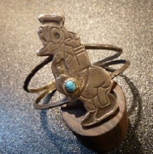 画像1: ナバホ　80S　Usedポーン　ドナルドダック　ターコイズ付　バングル約14・5cm以下用