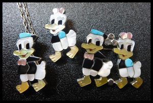 ズニ族「Paula・Leekity」作ドナルド&デイジーダックペンダント  