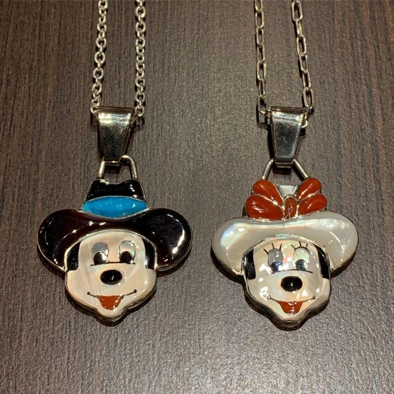 大人気キャラクターをモチーフにしたズニ族トップアーティストの一人 